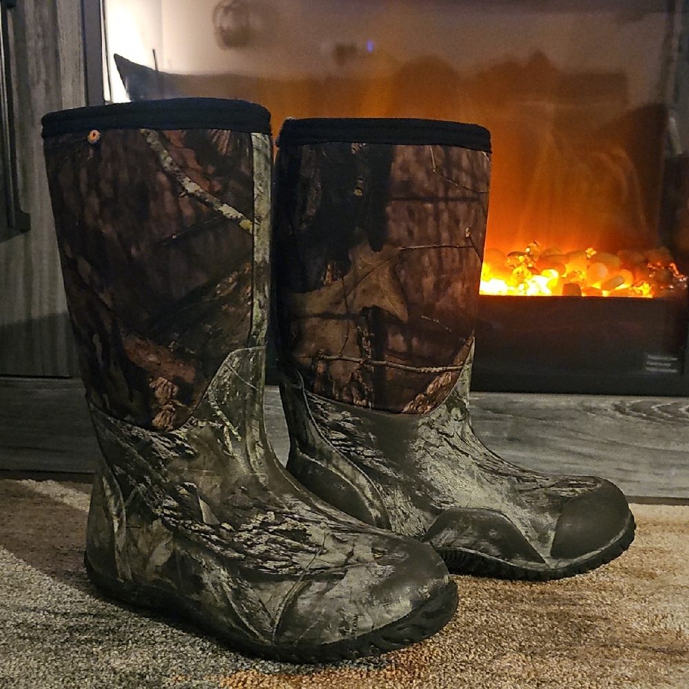 Bogs Classic High Mossy Oak Youth Boots Size 4